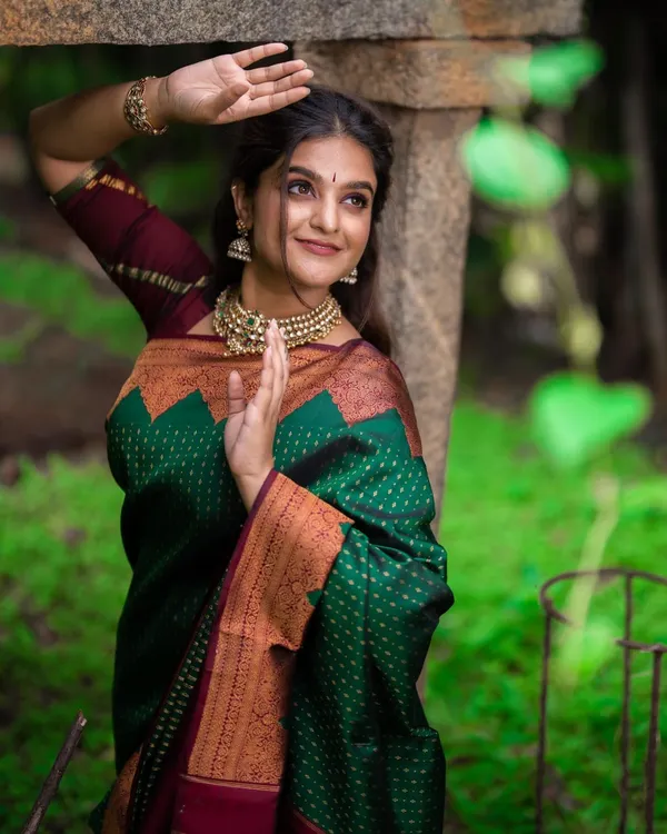 DARK_GREEN_PURE_BANARASI_SAREE